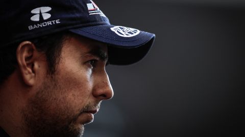 El piloto mexicano Sergio "Checo" Pérez finaliza su contrato con la escudería Red Bull tras la próxima temporada de la Fórmula 1.