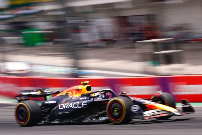 El mexicano Sergio "Checo" Pérez ha tenido que lidiar con problemas técnicos en su RB20 así como con malas estrategias a lo largo de toda esta temporada de la Fórmula 1.