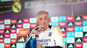 El entrenador del Real Madrid, Carlo Ancelotti, durante la rueda de prensa posterior al entrenamiento realizado en la Ciudad Deportiva de Valdebebas este sábado en la víspera del partido que disputarán este domingo ante Leganés.