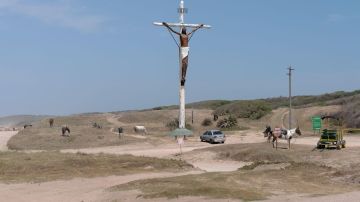 El fotógrafo que retrató durante un año la otra cara de Vaca Muerta, el yacimiento del que depende el futuro energético de Argentina