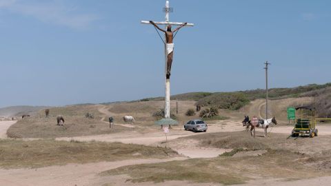 El fotógrafo que retrató durante un año la otra cara de Vaca Muerta, el yacimiento del que depende el futuro energético de Argentina