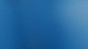 Aficionado sostiene una bandera de Panamá durante un partido de su selección nacional de fútbol.