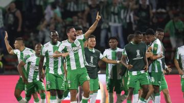 Players of Colombia's Atletico Nacional, celebrate at the end of the game during a Copa Libertadores round of 16 first leg soccer match against Argentina's Racing Club at Atanasio Girardot stadium in Medellin, Colombia, Thursday, Aug. 3, 2023. Colombia's Atletico Nacional won 4-2.(AP Photo/Fernando Vergara)