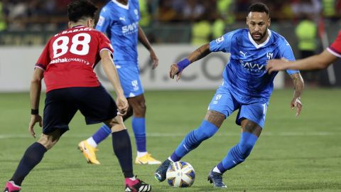 Neymar durante un juego con el Al Hilal.