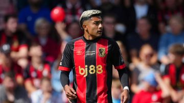 Bournemouth's Julian Araujo runs into position during the English Premier League soccer match between AFC Bournemouth and Newcastle United, at the Vitality Stadium in Bournemouth, England, Sunday, Aug. 25, 2024. (AP Photo/Dave Shopland)