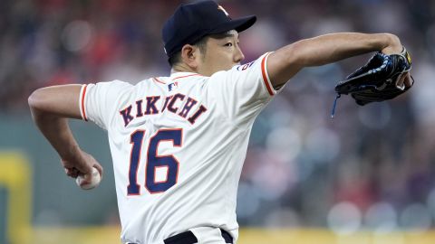 Yusei Kikuchi durante un juego de los Astros.