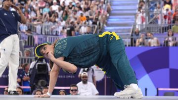 FILE - Australia's Rachael Gunn, known as B-Girl Raygun, competes during the Round Robin Battle at the breaking competition at La Concorde Urban Park at the 2024 Summer Olympics, Friday, Aug. 9, 2024, in Paris, France. (AP Photo/Frank Franklin II, File)