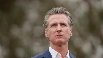 El gobernador Newsom se prepara para proteger las políticas liberales de California.