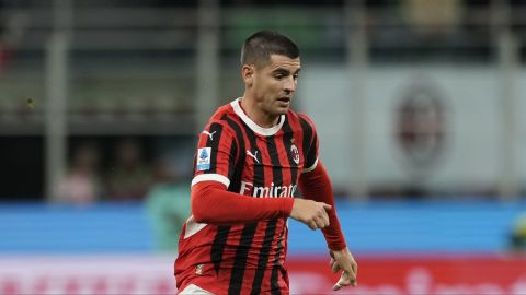 AC Milan's Alvaro Morata controls the ball during the Serie A soccer match between AC Milan and Udinese at the San Siro stadium, in Milan, Italy, Saturday, Oct. 19, 2024. (AP Photo/Antonio Calanni)