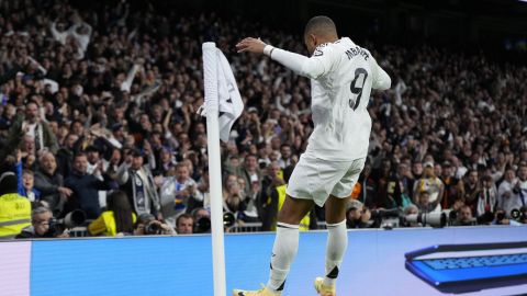 Real Madrid's Kylian Mbappe celebrates after scoring a goal which was disallowed during a Spanish La Liga soccer match between Real Madrid and Barcelona at the Santiago Bernabeu stadium in Madrid, Spain, Saturday, Oct. 26, 2024. (AP Photo/Manu Fernandez)Real Madrid's Kylian Mbappe celebrates after scoring a goal which was disallowed during a Spanish La Liga soccer match between Real Madrid and Barcelona at the Santiago Bernabeu stadium in Madrid, Spain, Saturday, Oct. 26, 2024. (AP Photo/Manu Fernandez)