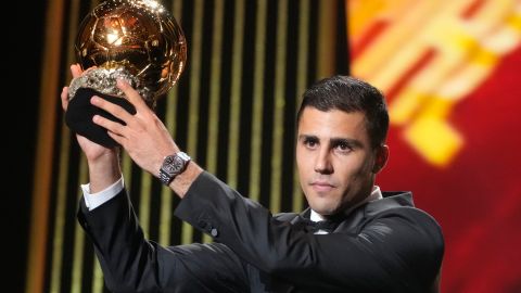 El mediocampista español se alzó con el Balón de Oro 2024 después de que Vinícius Júnior fuese uno de los principales candidatos a ganar.