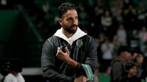 El director técnico portugués dejó su puesto al frente del Sporting Lisboa para asumir las riendas del Manchester United.