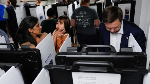 JD Vance acude a votar.