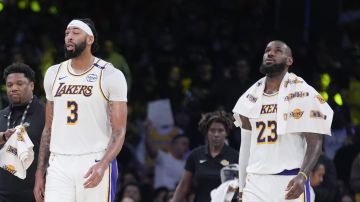 Los Angeles Lakers forward Anthony Davis (3) walks off the court with forward LeBron James (23) after an injury during the second half of an NBA basketball game against the Toronto Raptors, Sunday, Nov. 10, 2024, in Los Angeles. (AP Photo/Marcio Jose Sanchez)