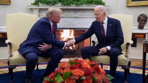 Trump asegura que la política "es dura" y agradece a Biden la transición ordenada