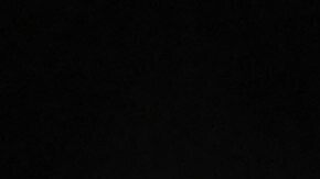 Anthony Davis, de los Lakers de Los Ángeles, festeja un enceste de tres puntos ante los spurs de San Antonio, el viernes 15 de noviembre de 2024 (AP Foto/Darren Abate)