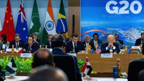 Biden y Sheinbaum se reúnen por primera vez y hablan de seguridad e inmigración en el marco del G20