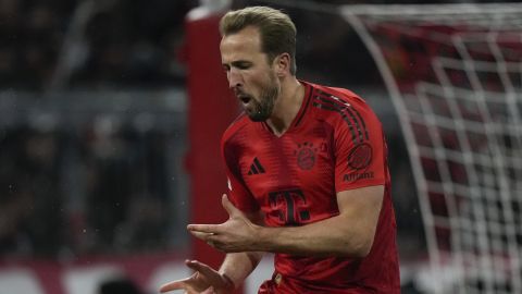 Bayern's Harry Kane celebrates after scoring the opening goal with the penalty kick during the Bundesliga soccer match between Bayern Munich and Augsburg at the Allianz Arena in Munich, Germany, Friday, Nov. 22, 2024. (AP Photo/Matthias Schrader)