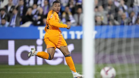 Kylian Mbappé abrió la cuenta en la goleada del Real Madrid.