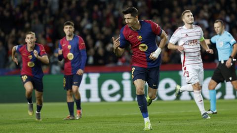 Robert Lewandowski anotó sus goles 100 y 101 en Champions League.