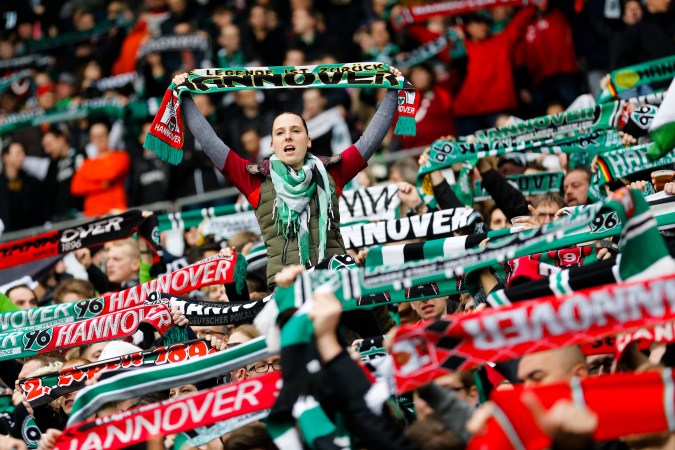 La afición del Werder Bremen durante un encuentro del campeonato alemán en donde el club marcha en el octavo puesto después de las primeras 10 fechas.