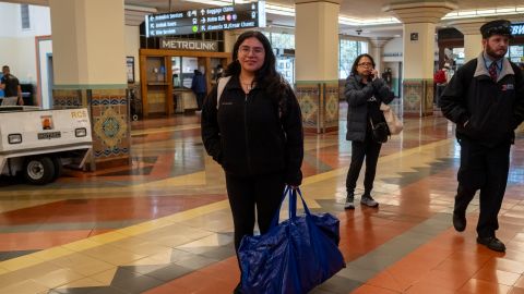 Jocelyn Rojas esperaba viajar desde UC Riverside hasta Oxnard a pasarla con la familia.