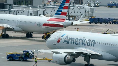 El vuelo de Frontier se dirigía a Dallas, y el vuelo de American Airlines llegó a Boston desde Londres.