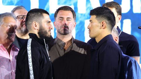 Artur Beterbiev y Dmitry Bivol