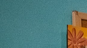 Destinie Escobedo lleva cinco años con su tienda de manualidades.