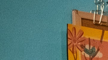 Destinie Escobedo lleva cinco años con su tienda de manualidades.