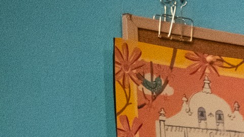Destinie Escobedo lleva cinco años con su tienda de manualidades.