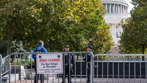 La policía del Capitolio de EE.UU. cerró la sede del Congreso a visitantes el día de las elecciones.