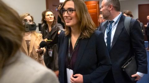 Líder republicano veta a una legisladora trans usar el baño de mujeres en el Congreso