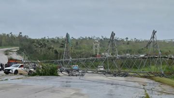 La infraestructura del servicio eléctrico quedó seriamente afectada por el huracán Rafael.