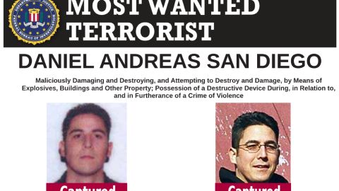 El cartel del FBI que anuncia que el "terrorista más buscado" Daniel Andreas San Diego ha sido capturado