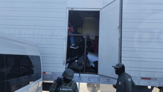 Ejército en México rescata a más de 250 migrantes encerrados en tractocamión