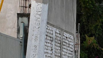 Encuentran cadaver oculto en sillon