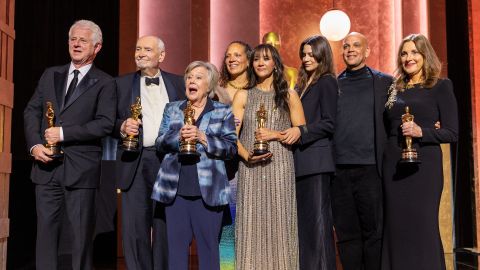De izq. a dcha: Richard Curtis, Michael G. Wilson, Juliet Taylor, Martina Jones, Rashida Jones, Kenya Kinski-Jones, Quincy Jones III, and Barbara Broccoli.