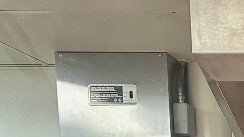 Un hondureño, un armenio y un afgano se unen para abrir su propio negocio.