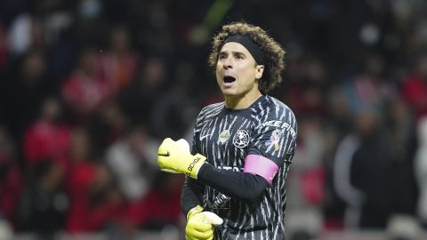 Toluca, Estado de México, 19 de octubre de 2022. Guillermo Ochoa en festejo de gol, durante el partido de ida de las Semifinales del torneo Apertura 2022 de la Liga BBVA MX, entre los Diablos Rojos del Toluca y las Águilas del América, celebrado en el estadio Nemesio Diez. Foto: Imago7/ Rafael Vadillo