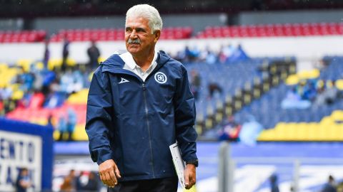 Ciudad de México, 8 de julio de 2023. Ricardo Ferretti, durante el partido de la jornada 2 del torneo Apertura 2023 de la Liga BBVA MX, entre la Máquina Celeste del Cruz Azul y los Diablos Rojos del Toluca, celebrado en el estadio Azteca. Foto: Imago7/ Mariana Amador