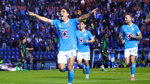 Ciudad de México, 23 de octubre de 2024. Lorenzo Faravelli en festejo de gol, durante el partido correspondiente a la jornada 13 del torneo Apertura 2024 de la Liga BBVA MX, entre la Máquina Celeste del Cruz Azul y los Bravos del FC Juárez, realizado en el estadio Ciudad de los Deportes. Foto: Imago7/ Manlio Contreras