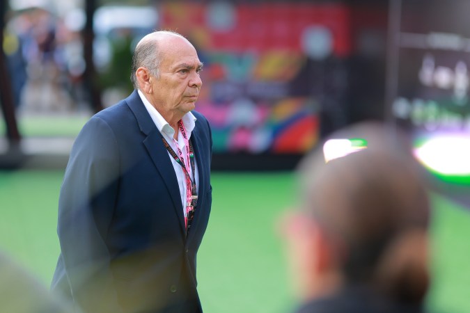 Antonio Pérez Garibay, padre de "Checo", durante el Gran Premio de México.
