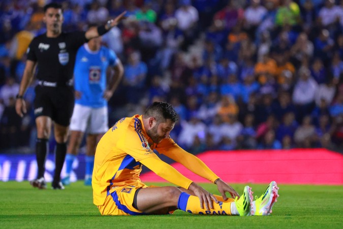 André-Pierre Gignac se lesionó durante el partido de la jornada 17 del torneo Apertura 2024 de la Liga MX entre la Máquina Cementera del Cruz Azul y los Tigres de la UANL celebrado en el estadio Ciudad de los Deportes.