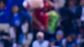 Ciudad de México, 9 de noviembre de 2024. Giorgos Giakoumakis y Joaquim Pereira, durante el partido correspondiente a la jornada 17 del torneo Apertura 2024 de la Liga BBVA MX, entre la Máquina Celeste del Cruz Azul y los Tigres de la UANL, celebrado en el estadio Ciudad de los Deportes. Foto: Imago7 / Diego Padilla