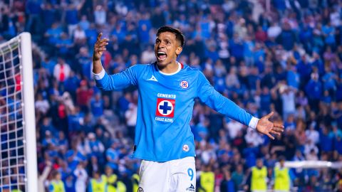 Ciudad de México, 9 de noviembre de 2024. Ángel Sepúlveda en festejo de gol, durante el partido correspondiente a la jornada 17 del torneo Apertura 2024 de la Liga BBVA MX, entre la Máquina Celeste del Cruz Azul y los Tigres de la UANL, celebrado en el estadio Ciudad de los Deportes. Foto: Imago7 / Diego Padilla