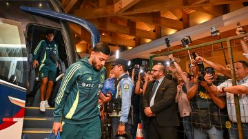 Alexis Vega durante la llegada de la Selección de México a Honduras para el partido de ida de los cuartos de final de la Liga de Naciones de la Concacaf 2024-2025.