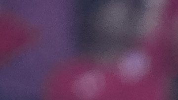 Toluca, Estado de México, 30 de noviembre de 2024. César Ramos, árbitro central saca un objeto que fue arrojado al campo, durante el partido de vuelta de los Cuartos de Final del torneo Apertura 2024 de la Liga BBVA MX, entre los Diablos Rojos del Toluca y las Águilas del América, celebrado en el estadio Nemesio Diez. Foto: Imago7/