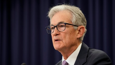 Presidente de la Reserva Federal advierte que no dimitirá aún si Trump se lo pide