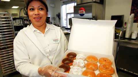 Empleada de Krispy Kreme